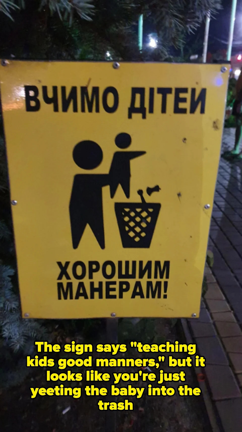 Firmar con un pictograma de un adulto ayudando a un niño a tirar la basura que parece que el adulto está tirando al niño a la basura